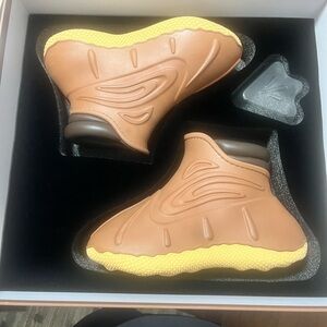 Stylish Brown and Yellow Men's Boots